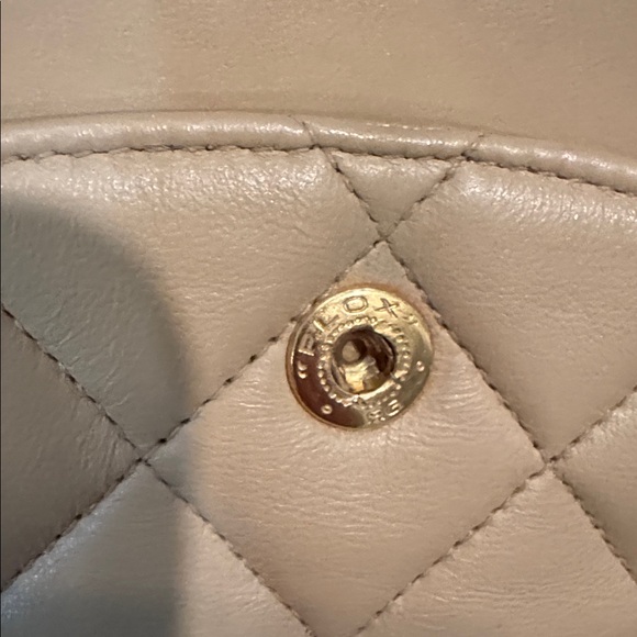 CHANEL vintage Chanel 2.55 10" flap bag made of cream lambskin leather - Picture 7 of 10